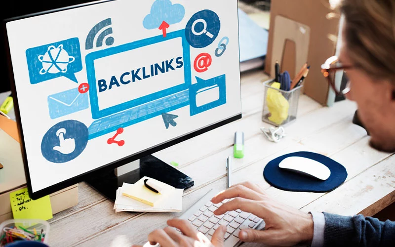 person creating backlinks